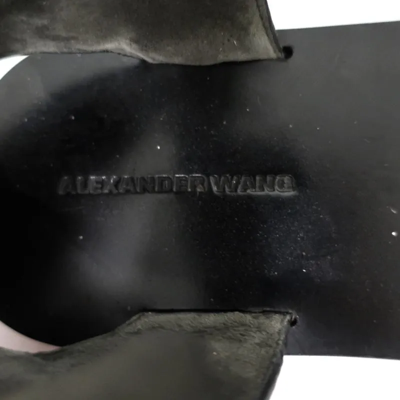 Sandales plates Alexander Wang avec bride à la cheville en cuir embossé blanc/noir taille 37