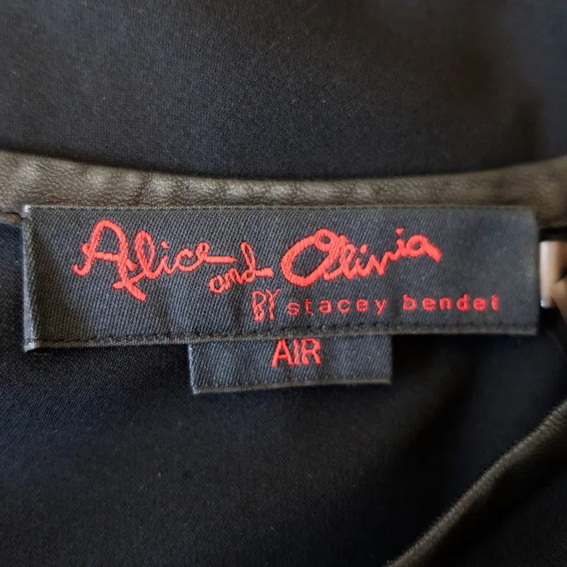 Alice   Olivia AIR Haut à encolure bateau en soie extensible avec garniture en cuir noir Taille Très Petite