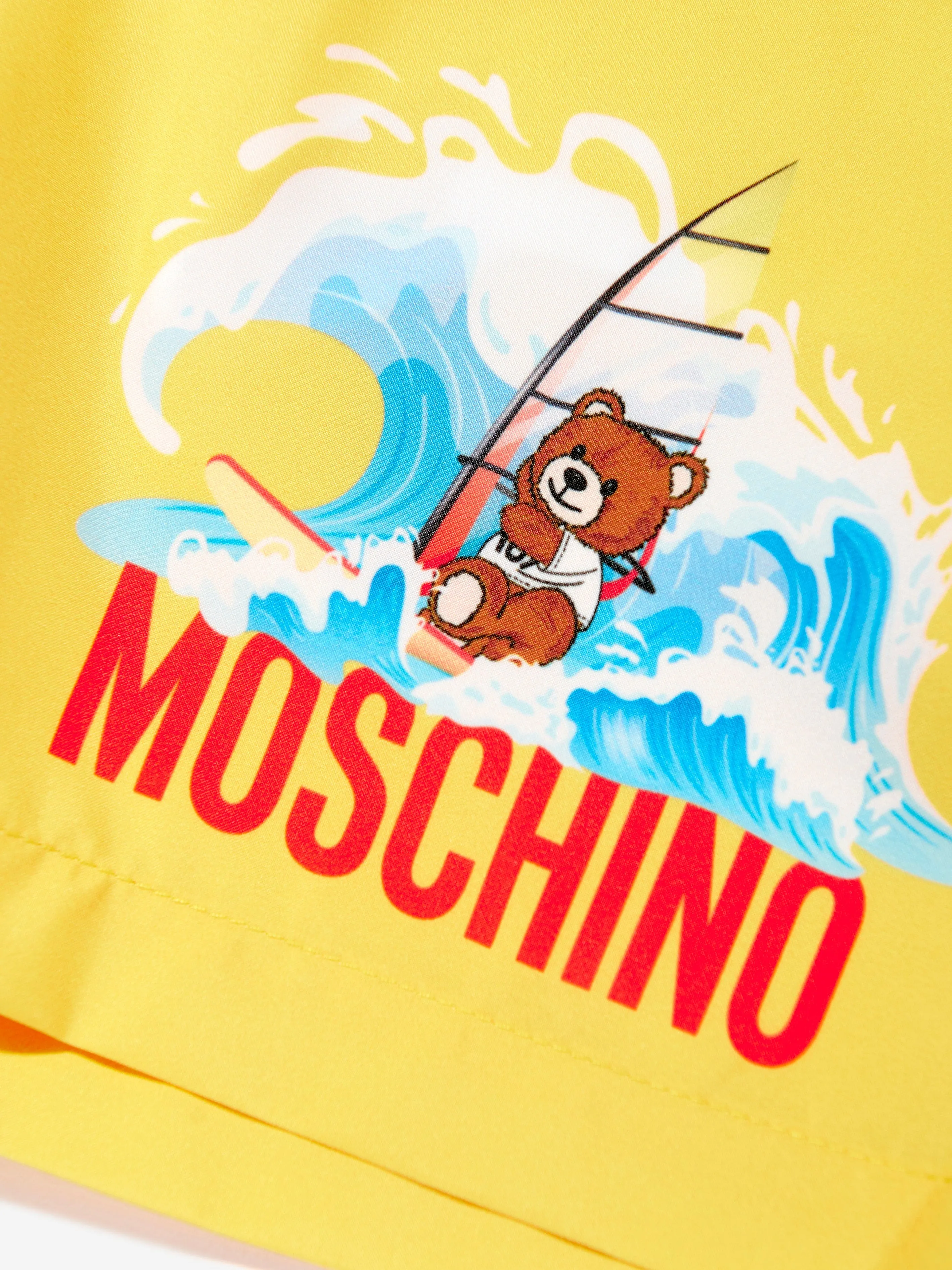Short de bain Teddy pour garçons en jaune avec planche à voile