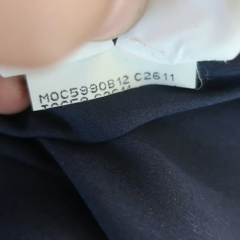 Brunello Cucinelli Haut Sans Manches en Satin de Soie Stretch Bleu Marine Taille Moyenne Blouse à Col en V