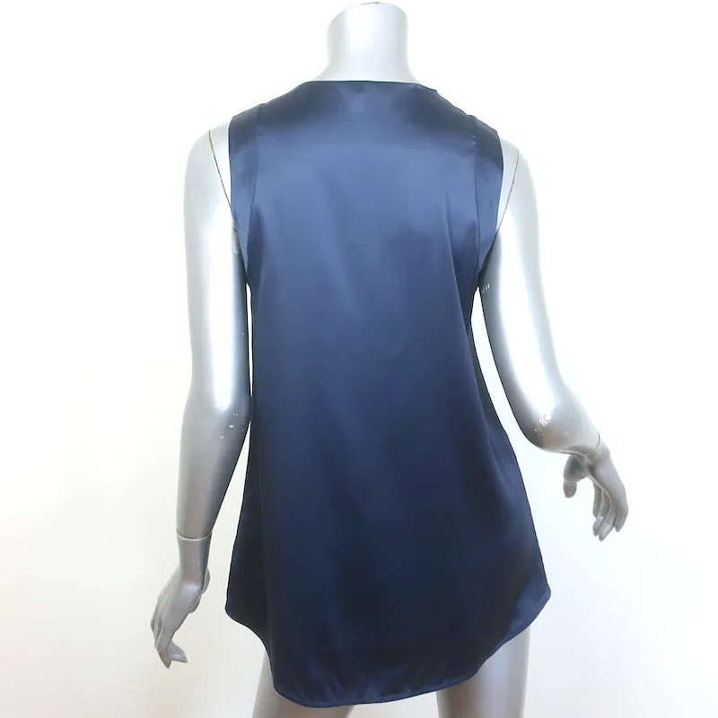 Brunello Cucinelli Haut Sans Manches en Satin de Soie Stretch Bleu Marine Taille Moyenne Blouse à Col en V