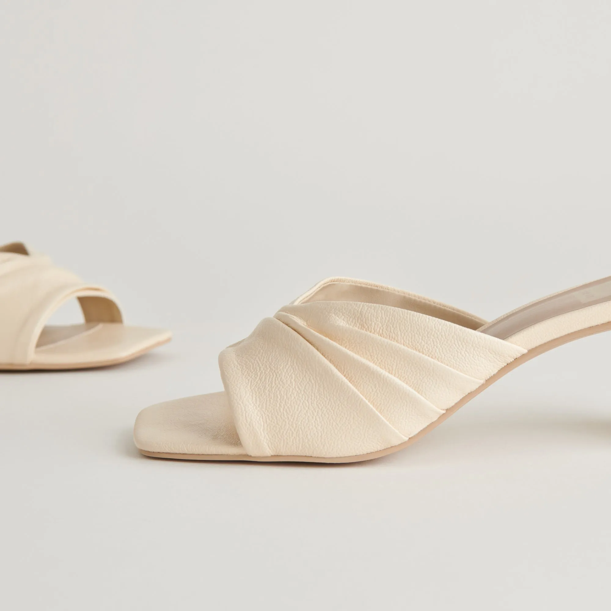 CARLAN TALONS EN CUIR D'OS