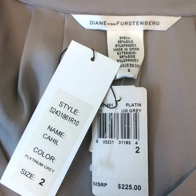 Diane von Furstenberg Blouse Cahil Platine Satin Stretch Taille 2 Haut à Encolure en V NEUF