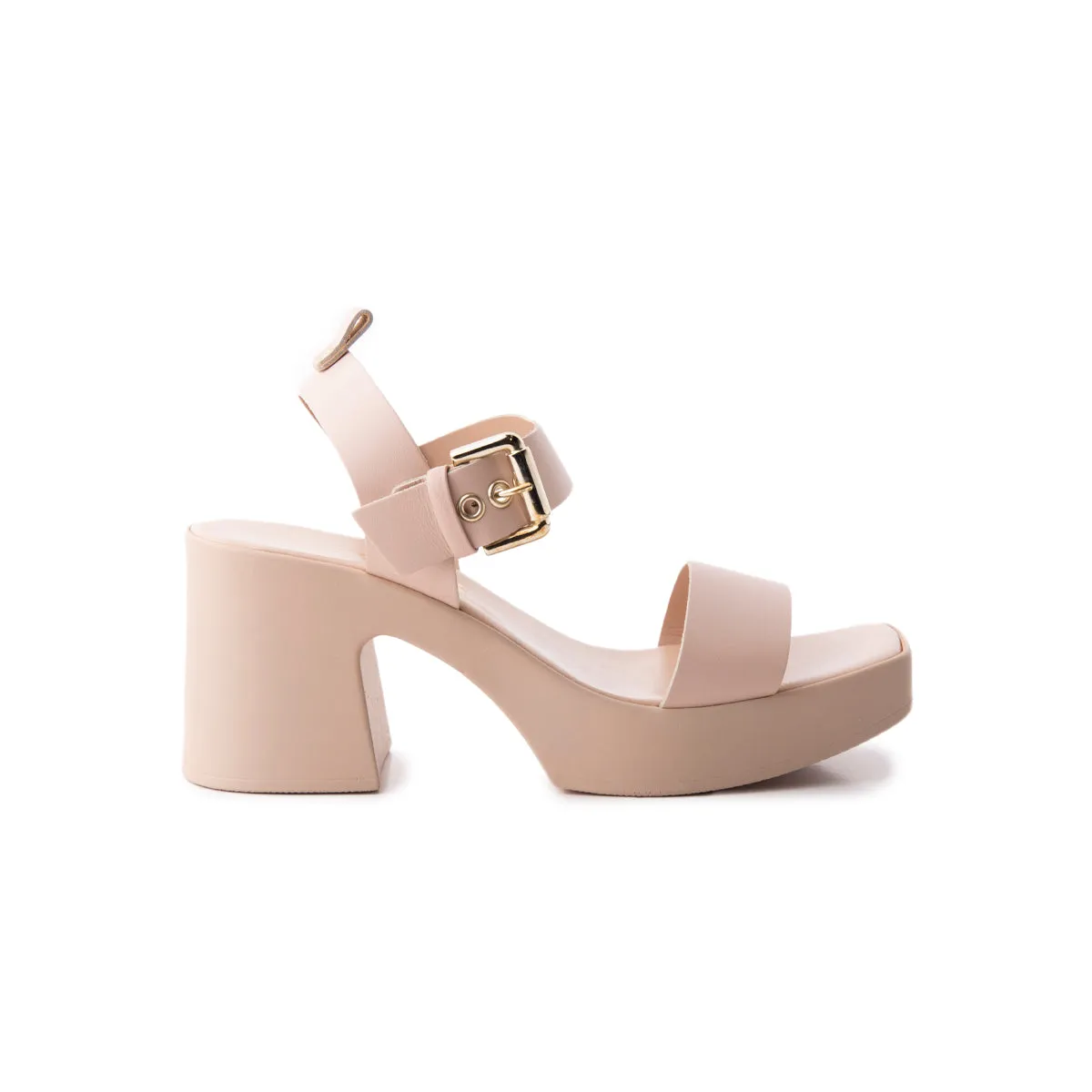 Domizia Nude en Cuir