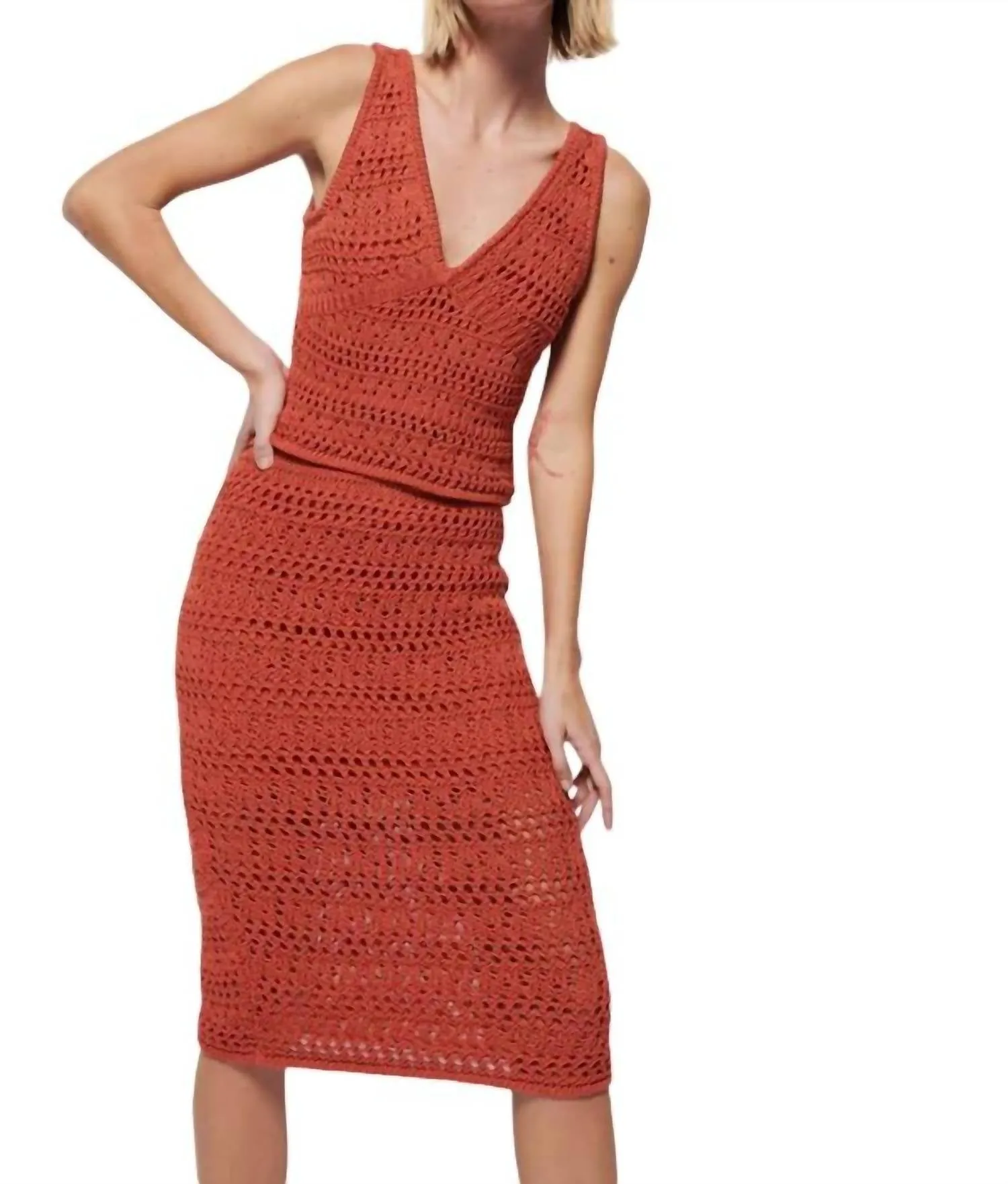 Jupe mi-longue Driana en crochet couleur gingembre