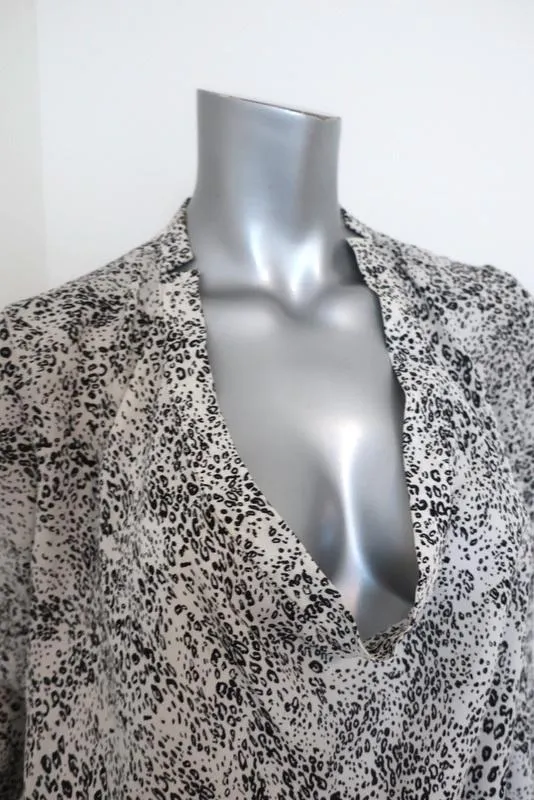 Haute Hippie Retour du Chemisier à Capuche Imprimé Léopard Blanc en Soie Taille Moyenne
