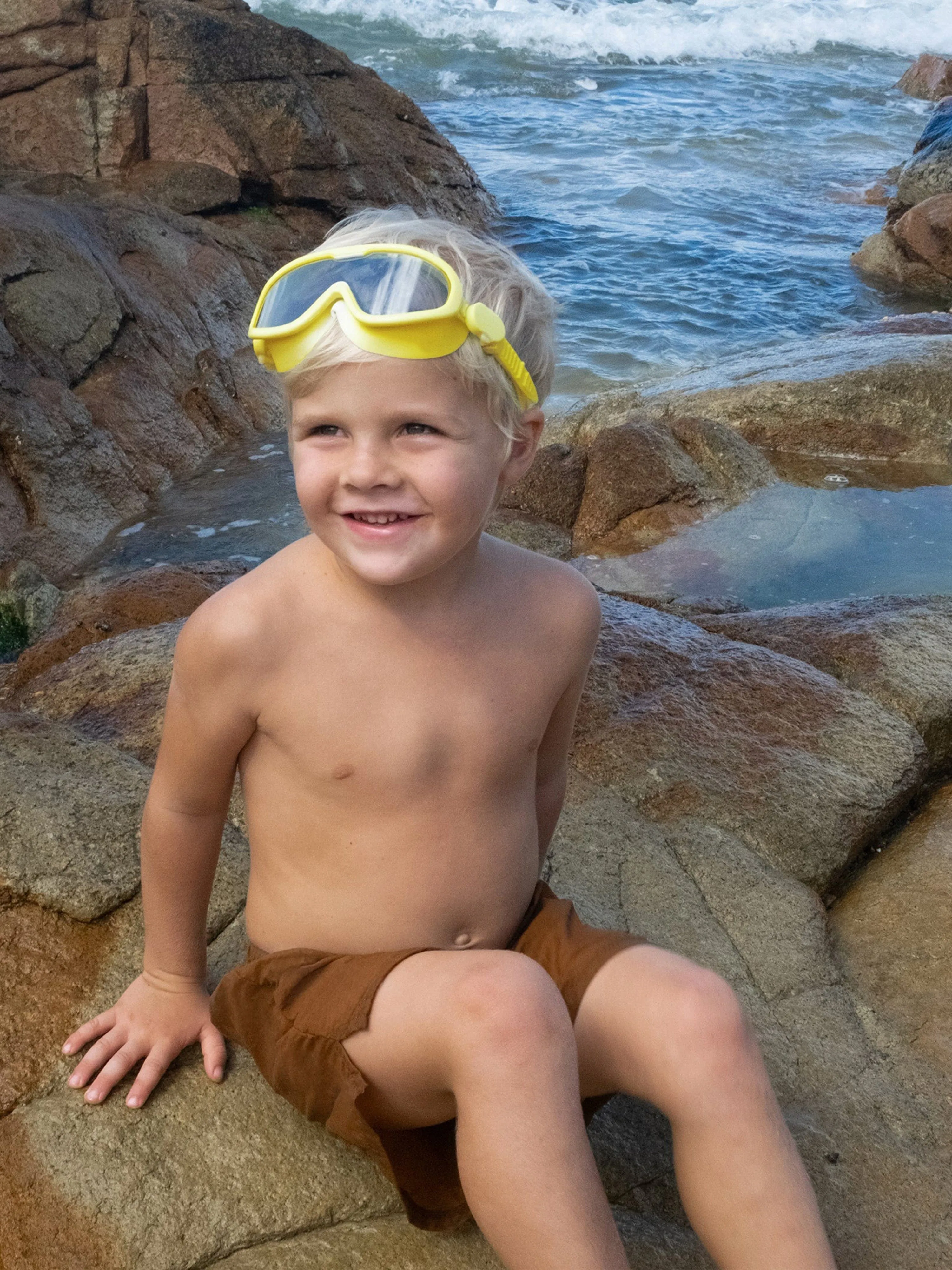 Masque de natation néon pour enfants Salty le requin en jaune (16cm)