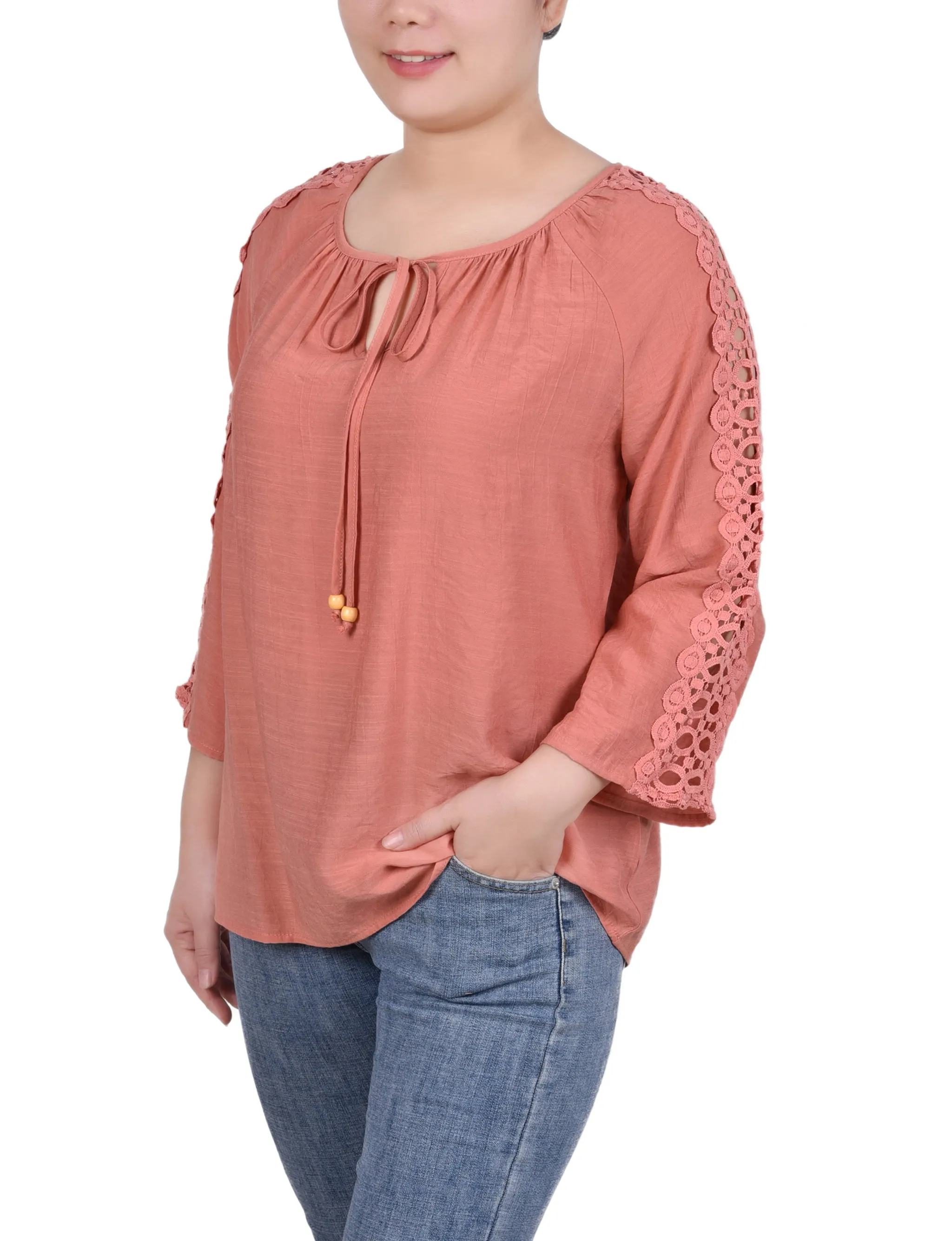 Blouse à détails crochetés avec manches 3/4
