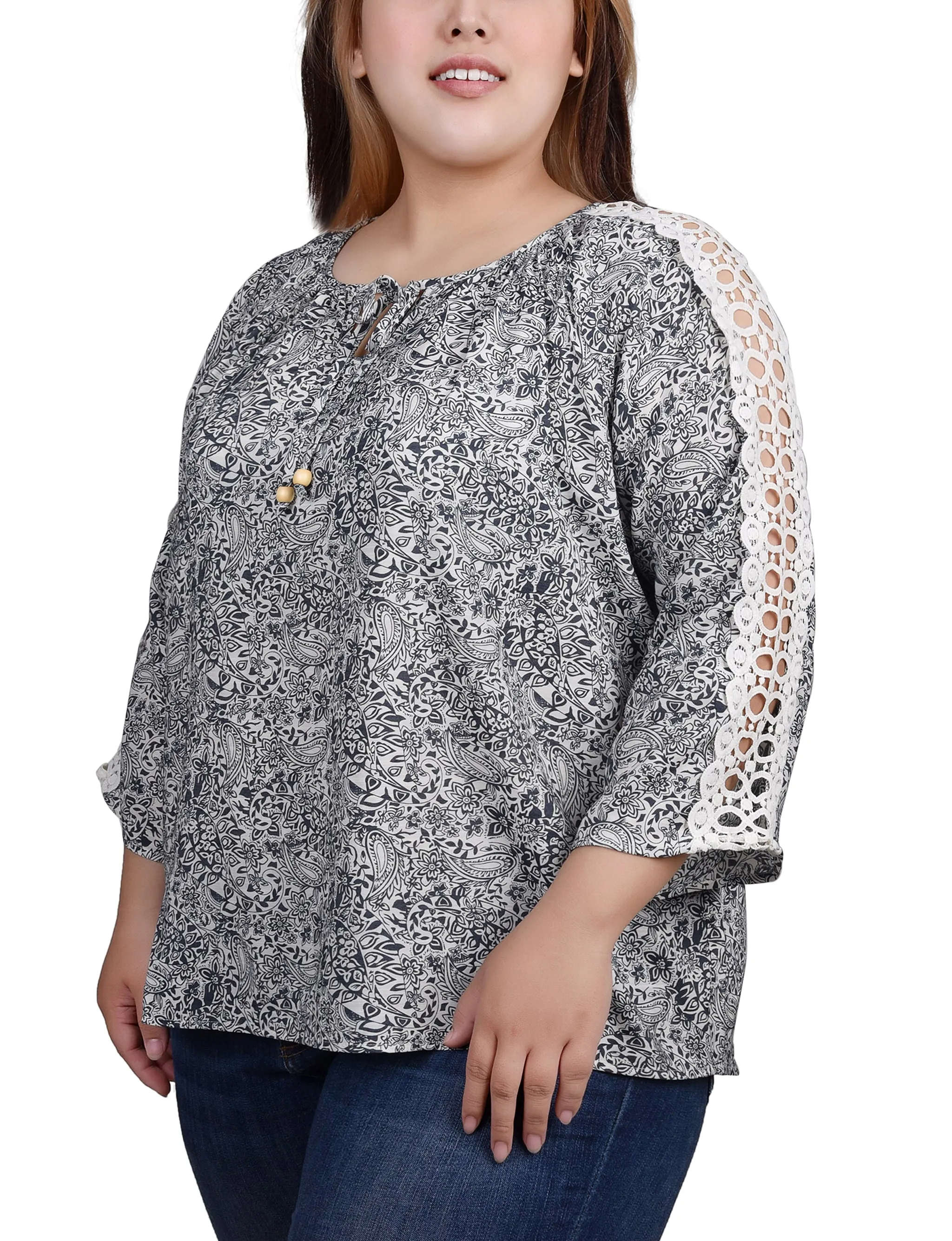 Blouse taille plus avec détails en crochet et manches 3/4