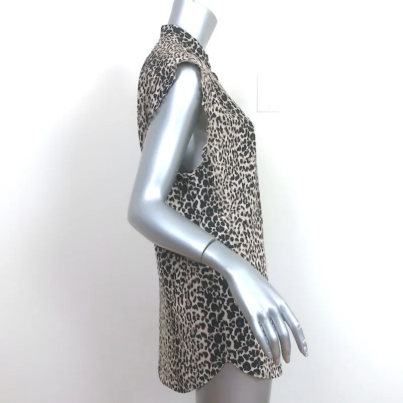 Saint Laurent Blouse sans manches à boutons en soie imprimée léopard Taille 36