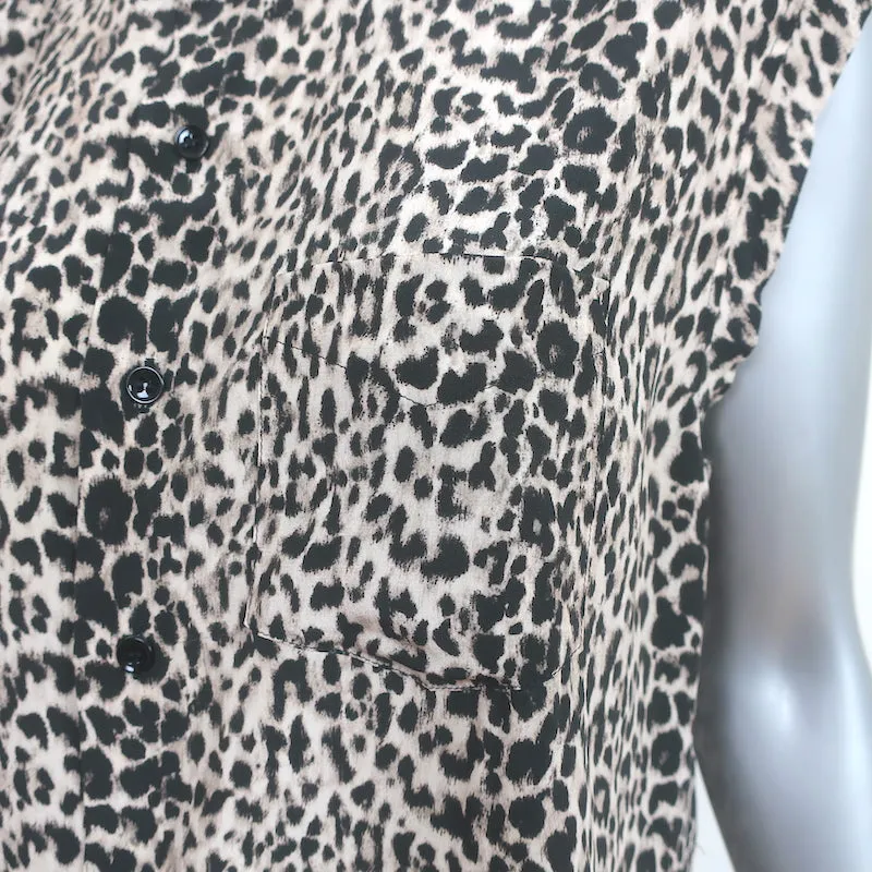 Saint Laurent Blouse sans manches à boutons en soie imprimée léopard Taille 36
