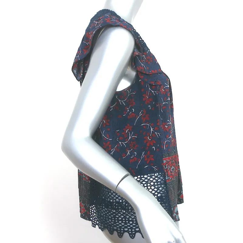 Haut sans manches SEA à volants marine en soie imprimée florale avec inserts en dentelle crochetée Taille 2