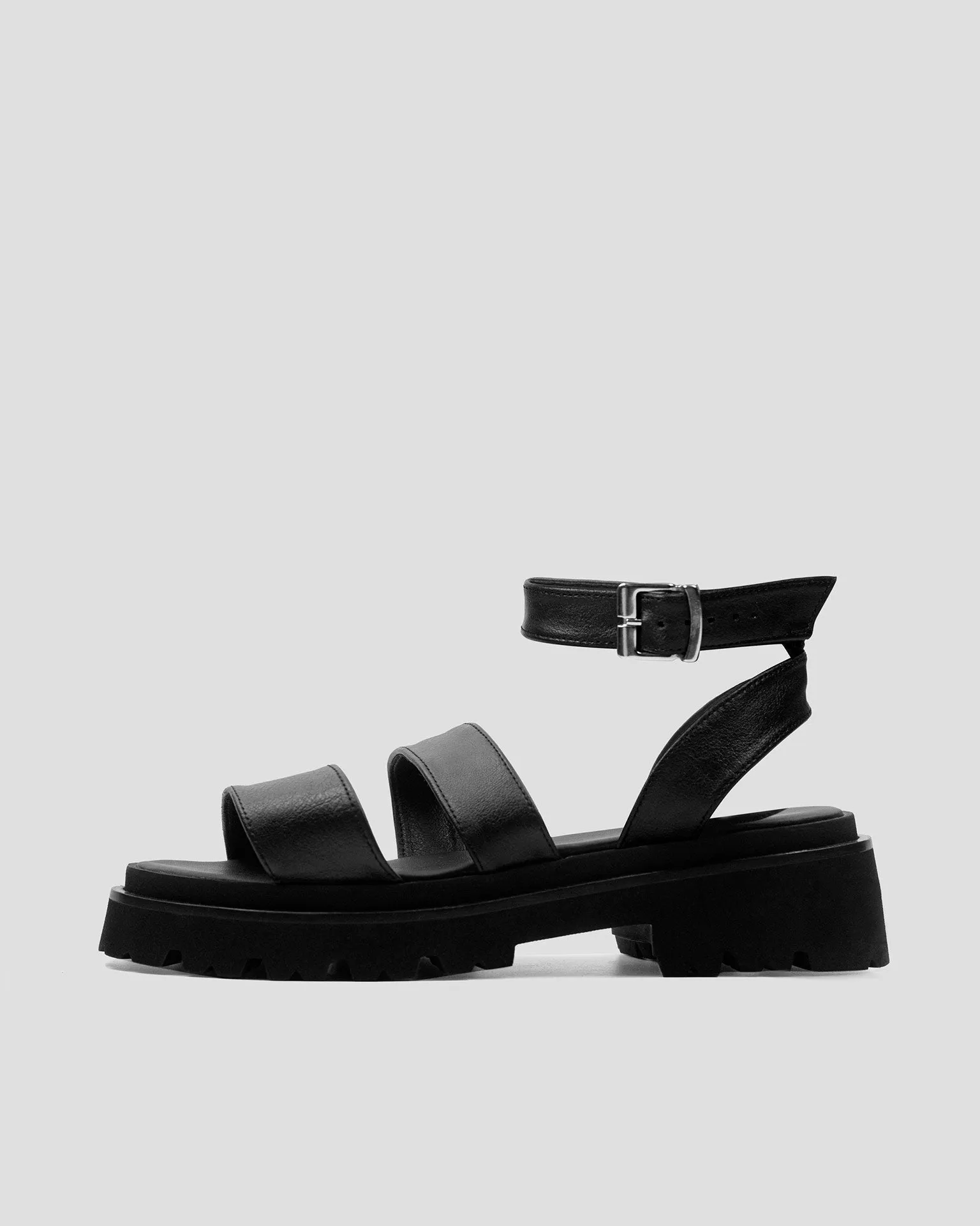 Sandales en cuir de cactus Desserto® à lanières | Noir