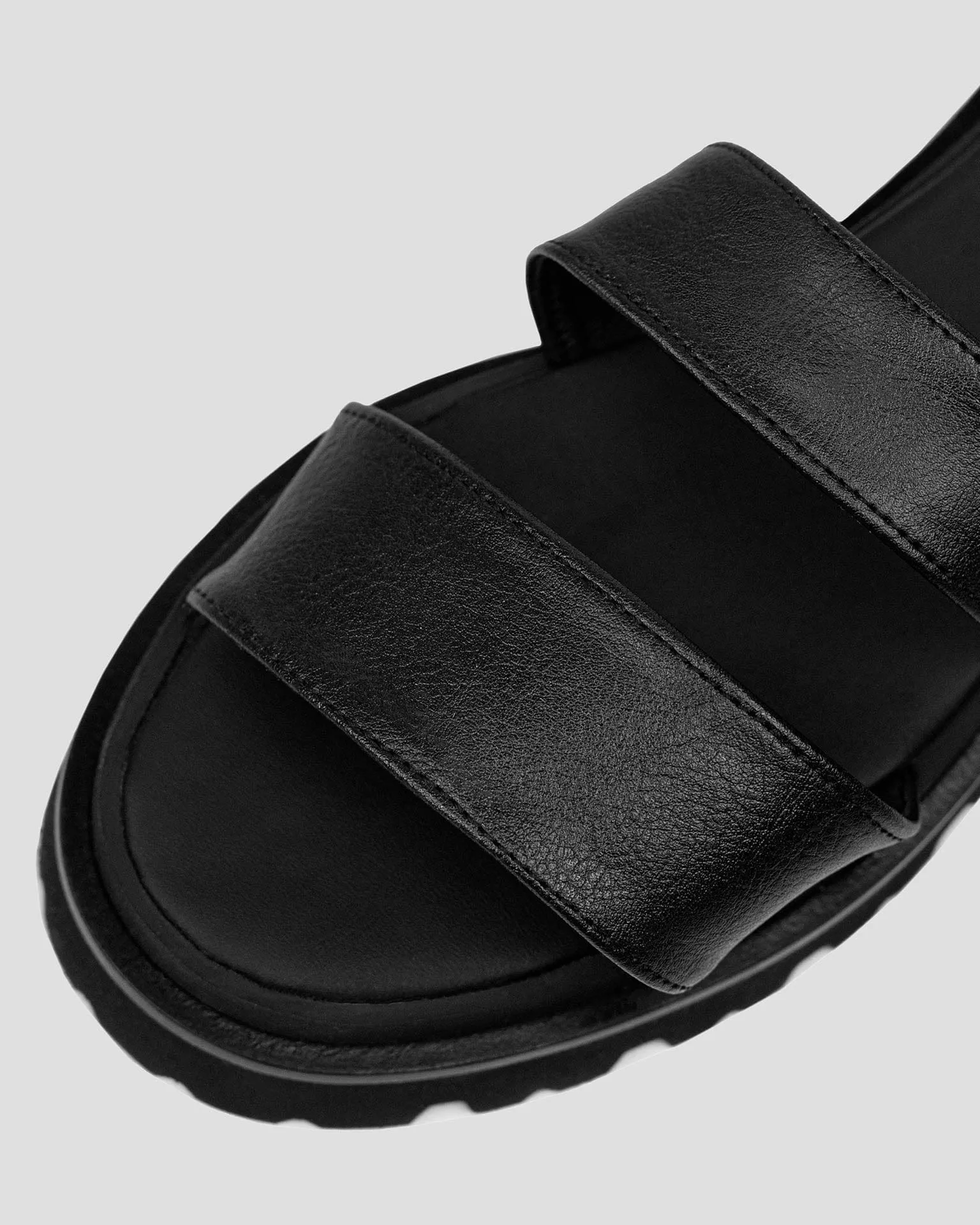 Sandales en cuir de cactus Desserto® à lanières | Noir