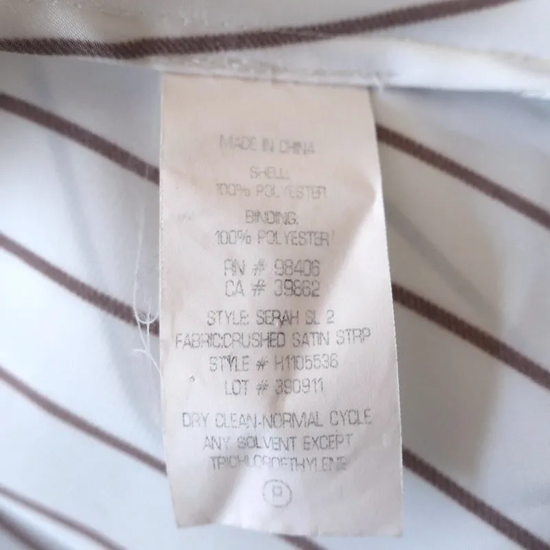 Blouse Serah blanche à rayures en satin sans manches taille petite avec nœud théorique