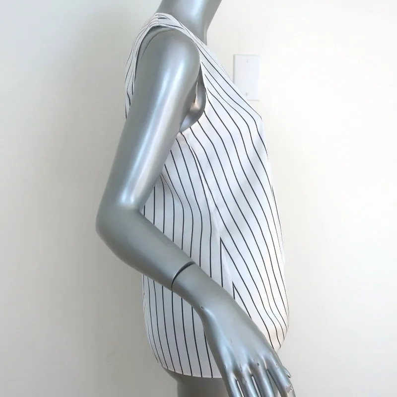 Blouse Serah blanche à rayures en satin sans manches taille petite avec nœud théorique