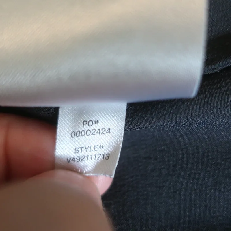 Vince Blouse en Satin de Soie Charbon à Col Plissé Taille Moyenne Manches Courtes