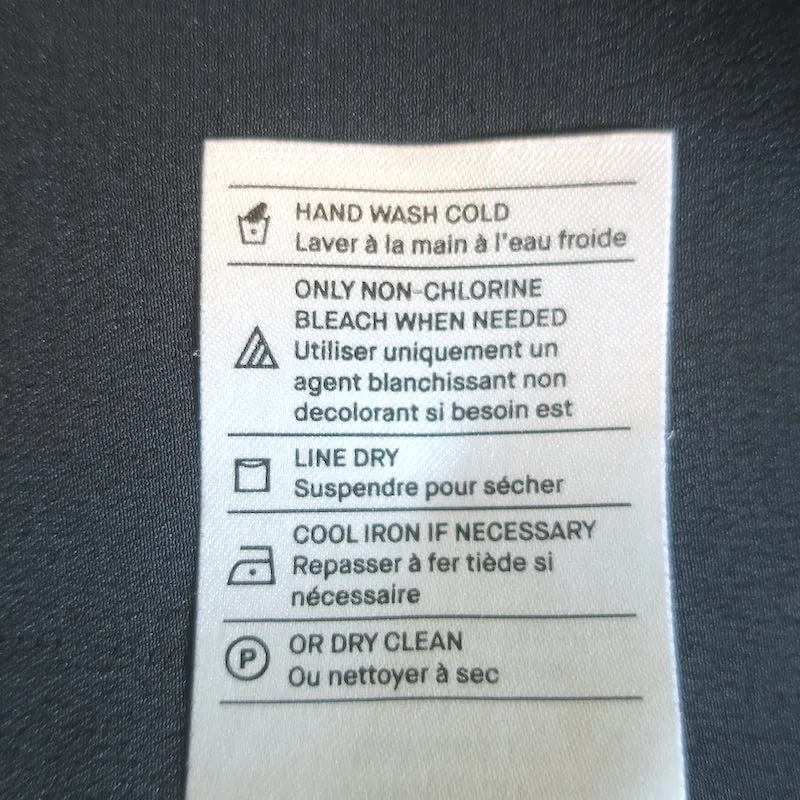 Vince Blouse en Satin de Soie Charbon à Col Plissé Taille Moyenne Manches Courtes