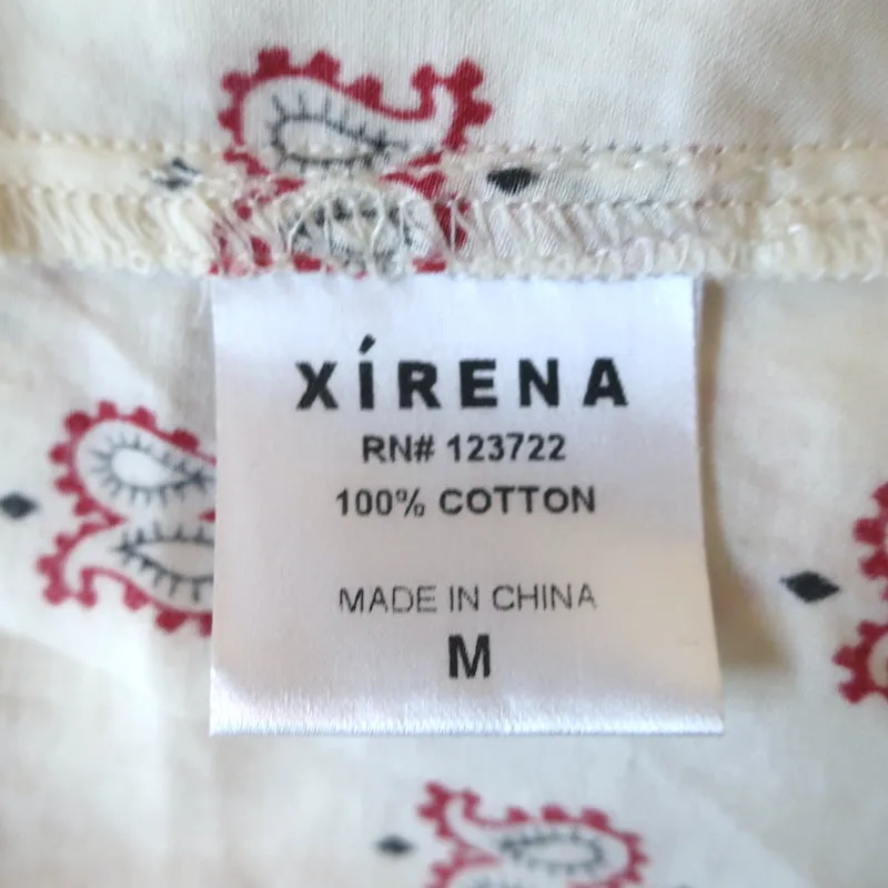 Xirena Camisole Haut Blanc Imprimé Bandana Drop Taille Moyenne Manches Courtes en Coton